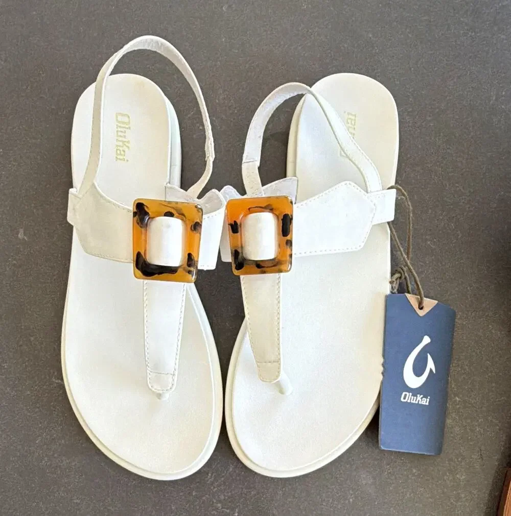 OluKai Women’s White Leather Thong Sandals Tortoise Buckle Slip On US 9